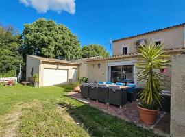 Awesome Home In Sernhac, hotel in Sernhac