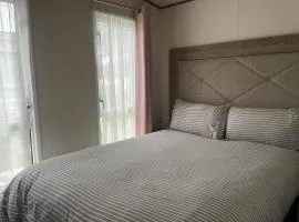 Lovely 3 Bedroom Caravan in South Cerney