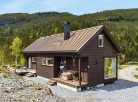 3 Bedroom Awesome Home In Strandebarm, 4-stjernet hotel i Strandebarm