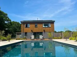 Modern Home with Large Pool & Cosy Wood Burner