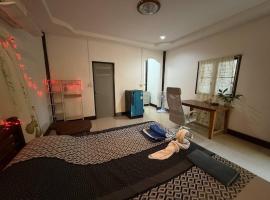 Paradise waterfall house，位于帕干岛的酒店