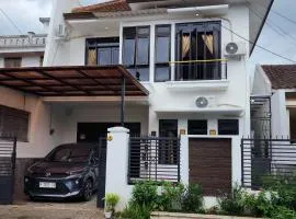 Neomi Homestay Malang