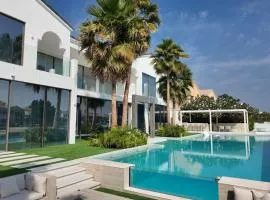 World Class 6 BDR Villa In Signature Palm