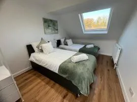 Woodfield Cottage Crawley 3 BR Gatwick WIFI