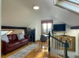 Worcester City Centre self check-in cosy loft apartment