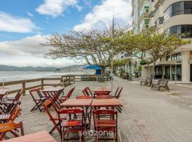 Aptos em Prédio à Beira-mar em Meia Praia, Itapema - EVBs, hotel em Itapema