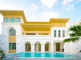 Brown Empire Pool Villa Pattaya