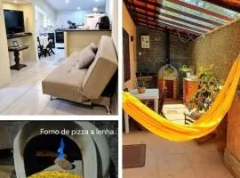 Recanto de Itaipava - casa com forno de pizza a lenha, churrasqueira, pet friendly, equipada para até 6 pessoas, em meio à Natureza e próxima ao centro do bairro
