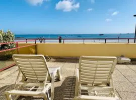 Grande terrasse vue sur la plage de Trestraou