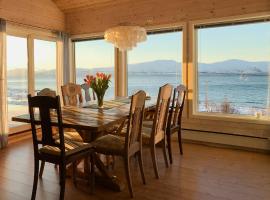 Lovely Cabin Amidst Bustling Wildlife, hotel v destinaci Vannareid