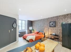 Studio Evasion Ard&eacute;choise, smje&scaron;taj s priborom za pripremu jela u gradu 'Villeneuve-de-Berg'