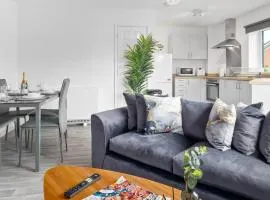 2 Bed Apartment - Sleeps 3 - Parking - Cradley Heath 54C