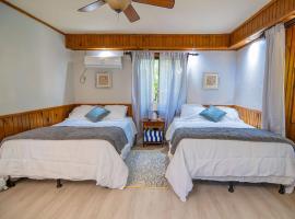 West Bay 2 Double Beds, Porch, Pool, Shuttle, hotel in West Bay