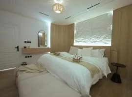 Luxury apartment Self Check-in 85 Screen Cardgames