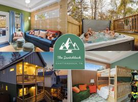 Luxury Hot Tub & Fire Pit Home Pet Friendly, khách sạn ở Lookout Mountain
