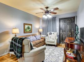 Near Universities Family Condo in McRae!, ξενοδοχείο σε Beebe