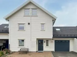 Nice Home In Lindesnes With Sauna