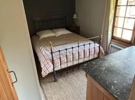 Chambre privée au bord de la rivière