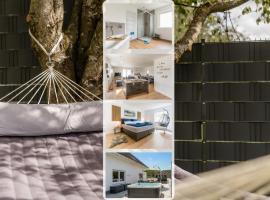 Kleeoase - Luxus Apartment- Jacuzzi - Dachterrasse - Kochinsel - kostenlose Parkpl&auml;tze - See in 10 min, &xi;&epsilon;&nu;&omicron;&delta;&omicron;&chi;&epsilon;ί&omicron; &mu;&epsilon; &upsilon;&delta;&rho;&omicron;&mu;&alpha;&sigma;ά&zeta; &sigma;&epsilon; Greifenstein