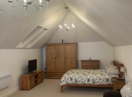 Charming King Bed Ensuite Studio in Peaceful West Challow, hotel in Wantage
