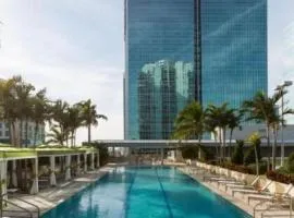 Brickell 31th Floor Sea View Free Parking by Palermo Home Miami