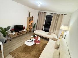 Cozy F2 Apartment La Queue en Brie, hotell i La Queue-en-Brie