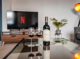 Viesnīca 4 Bed, 3 Bath Townhouse in Colchester - Business, Contractor and Leisure - Singles or Superkings - Disc0unts pilsētā Lexden