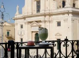 Garibaldi Rooms, Boutique Stay in Val di Noto with Piazza & Church Views