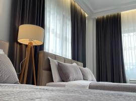 Guest House Nuhellari - Quiet family stay near Osumi Canyons, hotel u gradu Zhaban