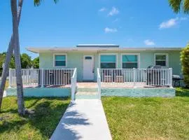 The GUAVA DUFF - Beautiful KW home with space to chill & lots of FREE PARKING!!