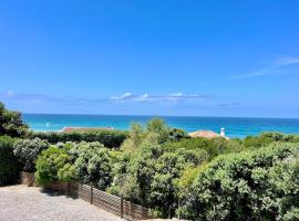 Praia Grande Beach House by refuge holiday homes, hotel v destinaci Colares