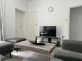 The Regent's Retreat - Modern 4-Bedroom Home