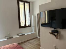 Molinari House Modena Giada - FREE ZTL, hotel in Modena