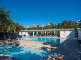 Breakers l 2 Minutes walk to the Beach l Heated community pool l Includes 4 Bikes
