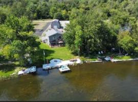 Riverview Cottage Escape, hotel in Frankford