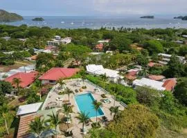 Tropical Condo with Spectacular Ocean Views, Panoramic Dining Terrace & Quick Walk to Beach