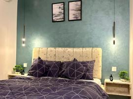 Exclusive VIP 1 Bedroom Apartment in DHA Phase 6 By Virani, hotel com estacionamento em Karachi