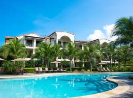 Coco में, होटल Coastal-Inspired Condo with a Pool-View Balcony & Beach Club Access