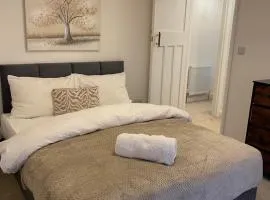 3x Double, 2x Bathrooms, Central & Parking