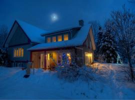 Cottage 30 Minutes from Ottawa, hotel a Val des Monts