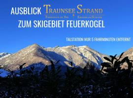 Ferienhaus TraunseeStrand, готель у місті Ебензе