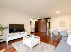 Modern & Spacious Flat with Garage by HostWise