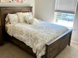 Cozy Queen Room in Peaceful Marietta Home, hotel v destinaci Marietta