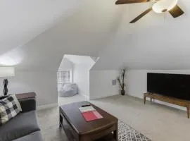 The Hideout Loft - Tranquil Stay