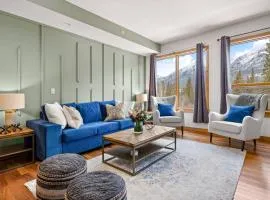 Luxurious Condo Mountain Views Hot-tub and Billiards