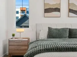 Luxury Family Retreat with Games, King Bed and Garage