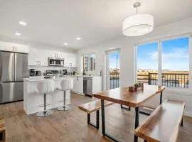 Single Detached Full House with Ping Pong King Bed and Garage