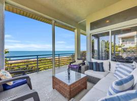 Melbourne Beach में, होटल Oceanfront Escape - Private Beach Access - Game Room - Bikes - Surfboard