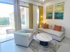 Grand Harbour Hot Spot - Convenient Cayman Stay, hotel v destinaci Red Bay Estate