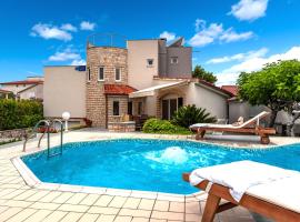 Villa Jelena Vir near beach, ξενοδοχείο σε Vir